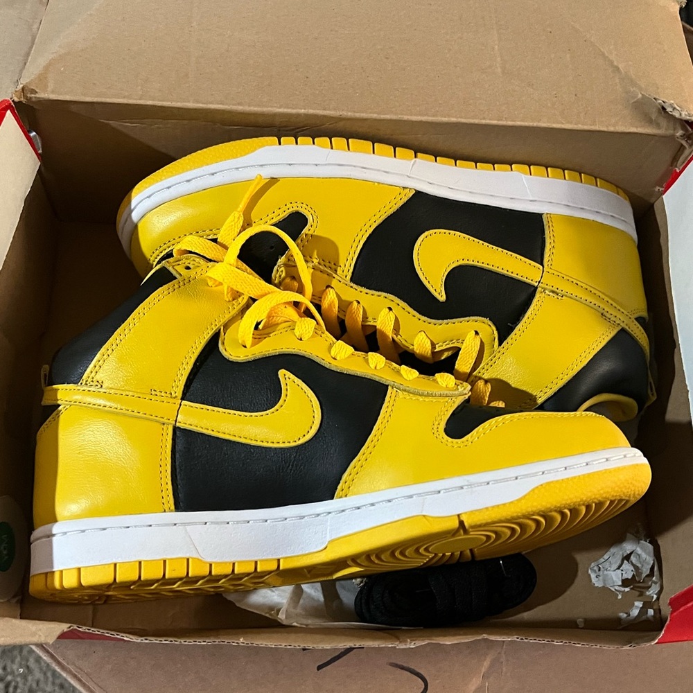 SOLD Nike Dunk High ‘Iowa 2020’
